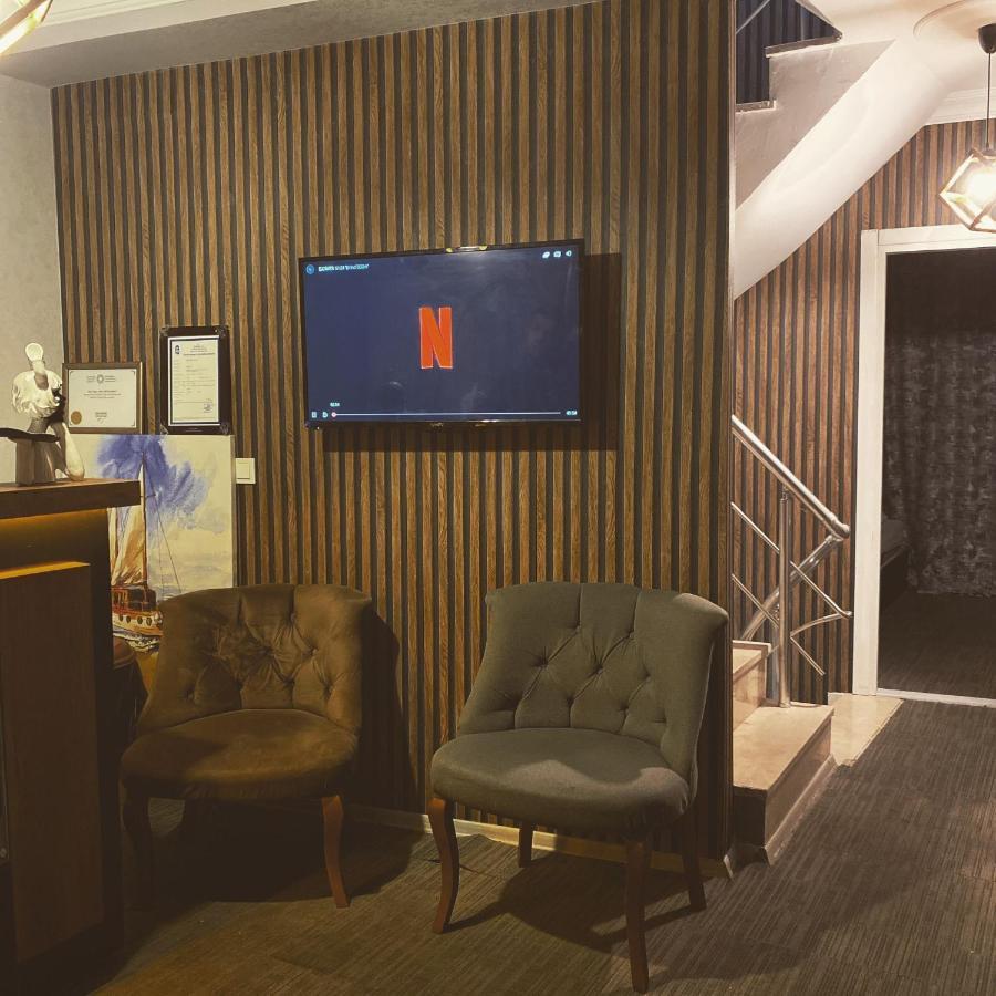 Eyuep Kral Small Suit - Istanbul