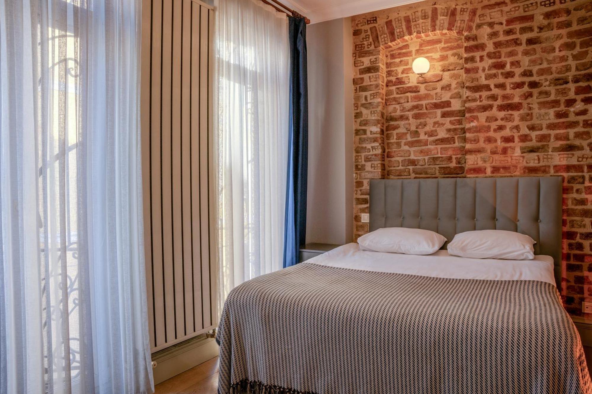 November Hotel - Istanbul